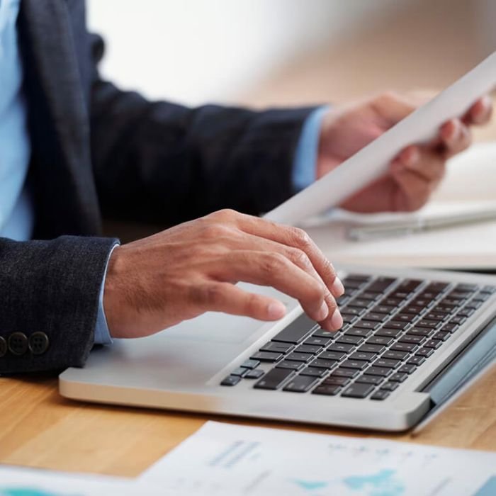 ACCESO INMEDIATO  A LOS SERVICIOS LEGALES  0NLINE